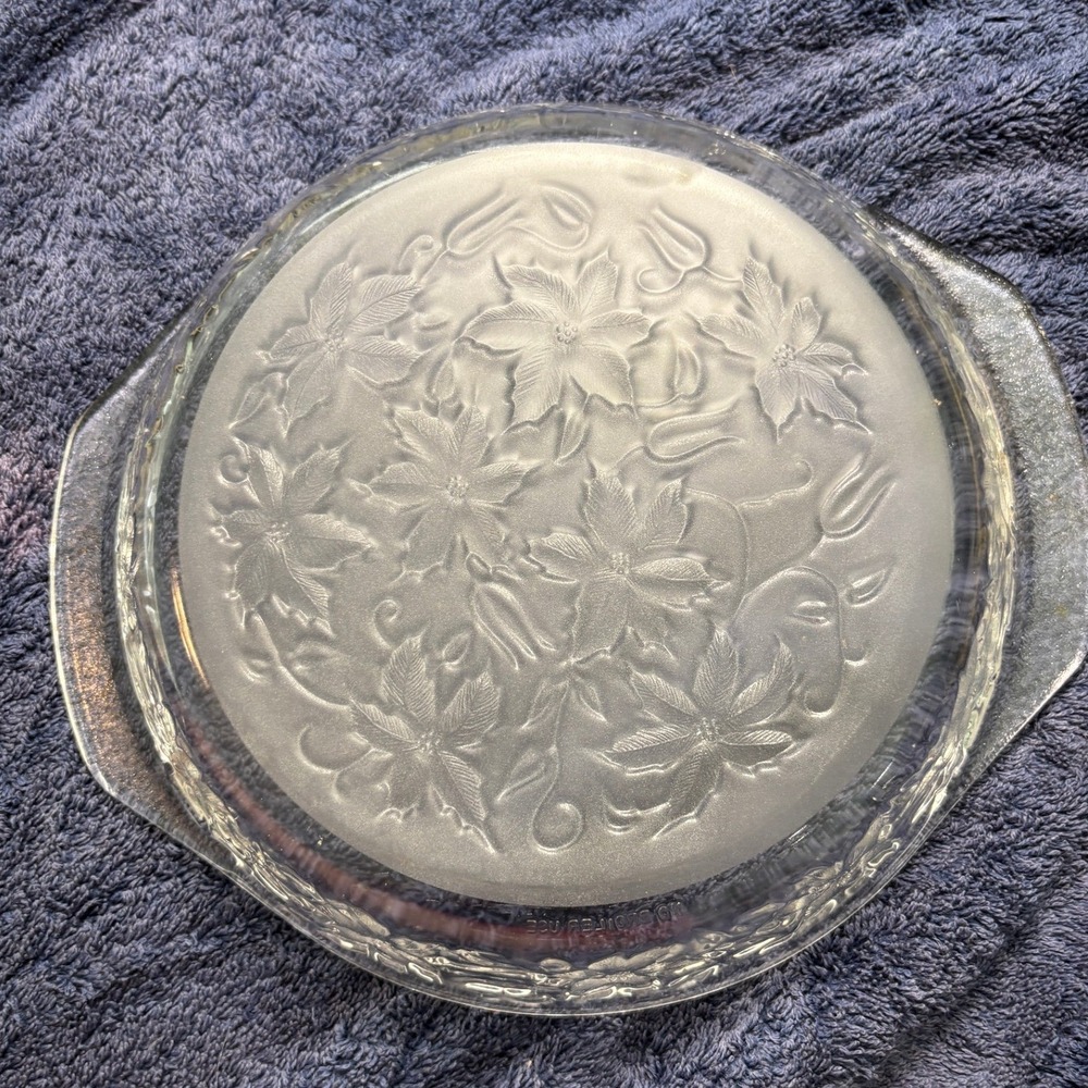 Vintage Pyrex 9 Inch Clear Glass Poinsettia Embossed Pie Plate Baking Dish - Picture 2 of 4